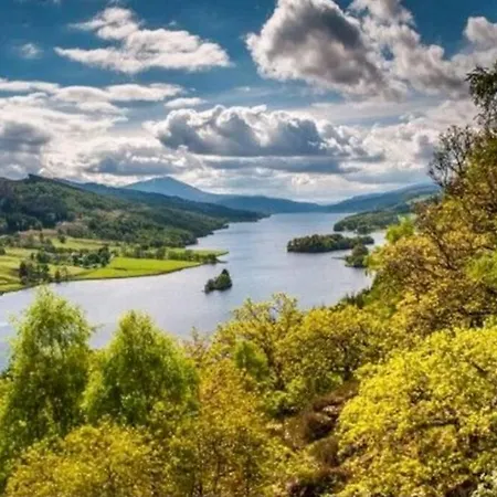 Beautiful 2 Bedroom, 2 Bathroom Flat With Parking. Pitlochry Exterior photo